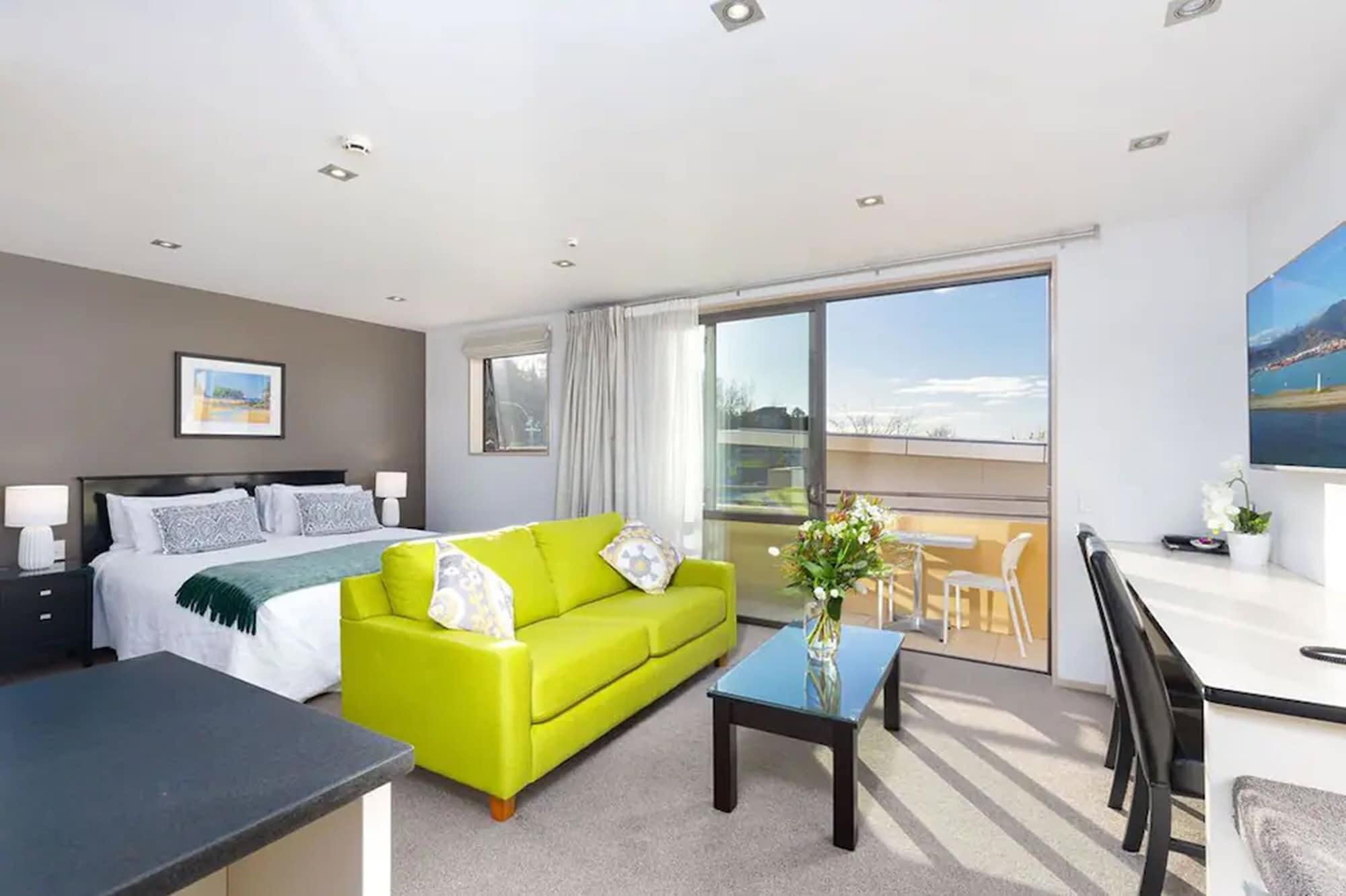 Palazzo Motor Lodge Nelson Esterno foto A staged studio apartment
