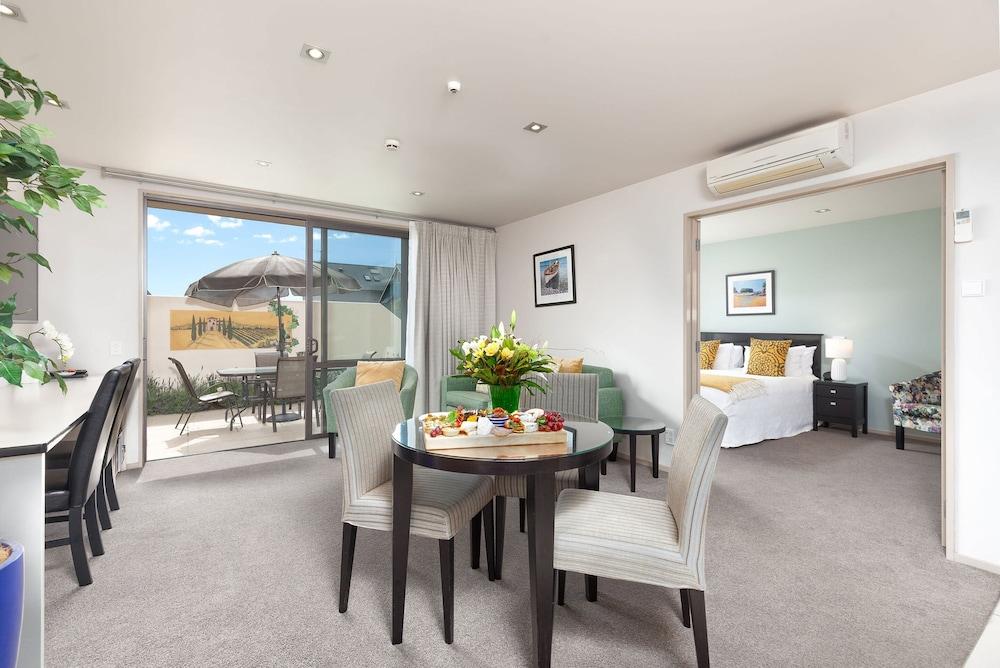 Palazzo Motor Lodge Nelson Esterno foto A staged apartment