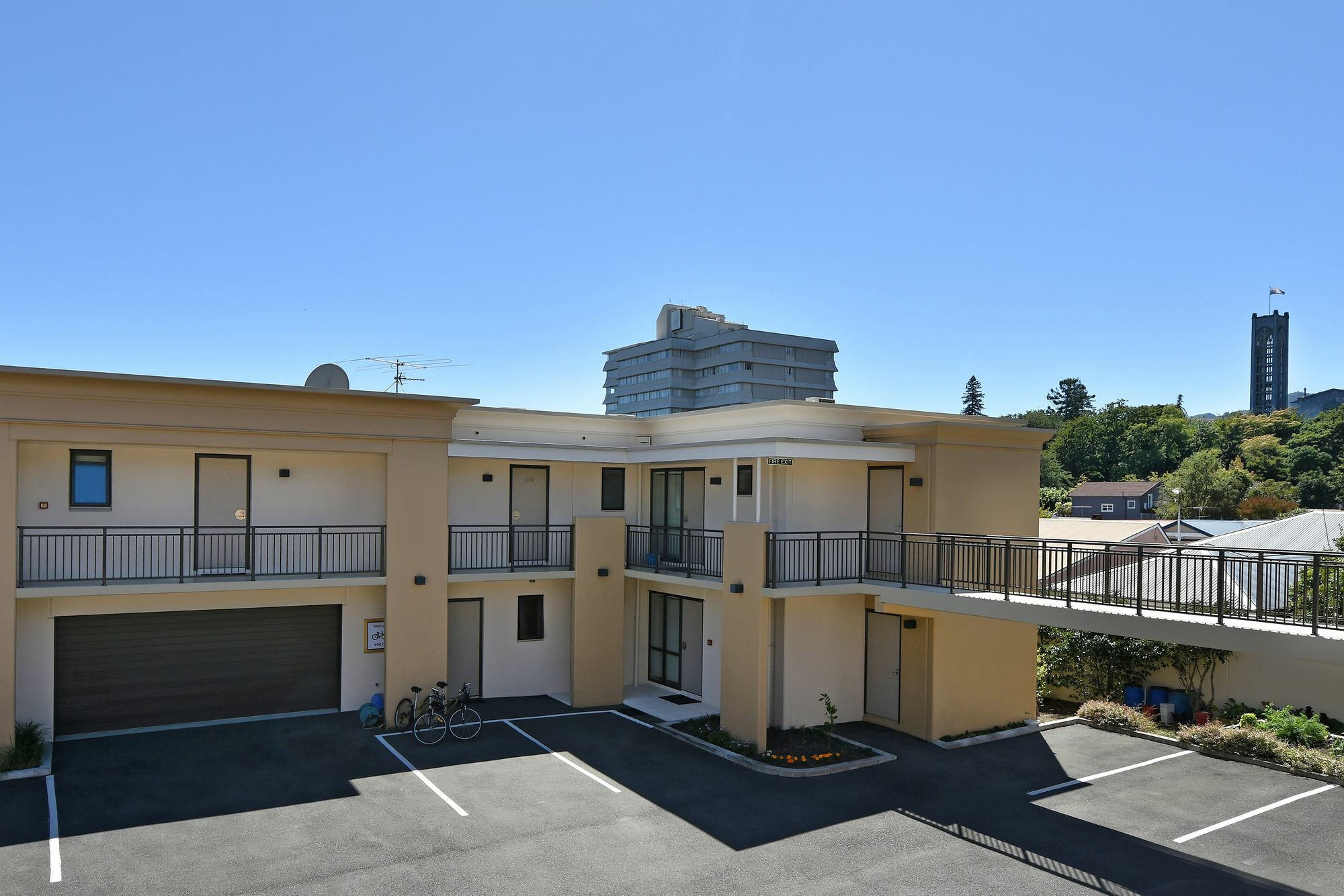 Palazzo Motor Lodge Nelson Esterno foto The building's courtyard